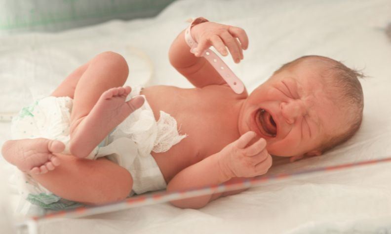 Tuần khủng hoảng của trẻ sơ sinh: Hiểu đúng để đồng hành cùng con